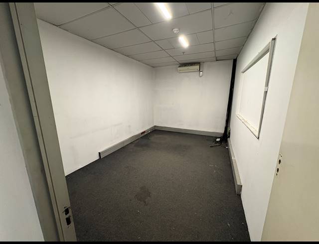 4,701M² WAREHOUSE TO LET IN KEMPTON PARK CENTRAL